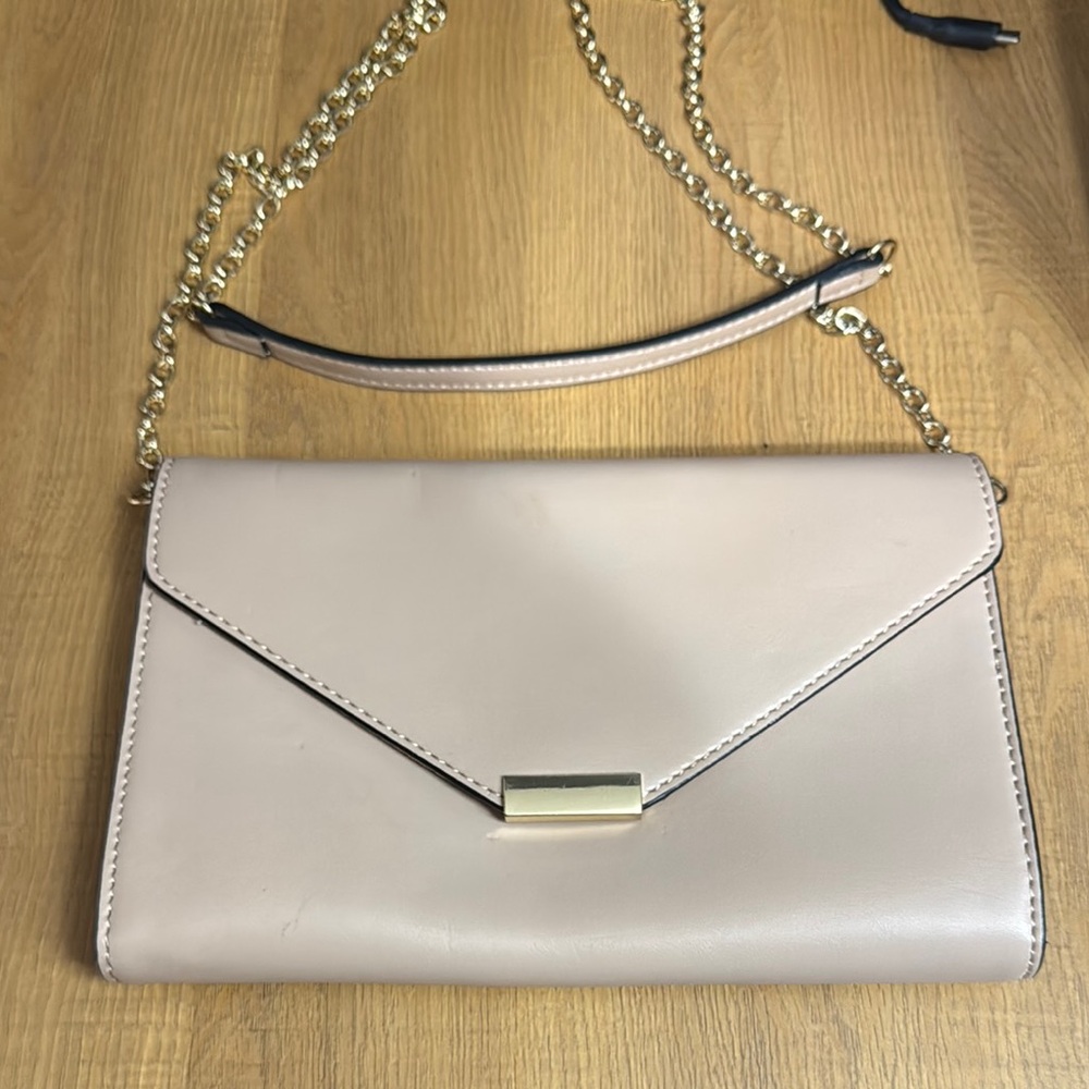 Also Elegant Soft Pink Chain Strap Clutch